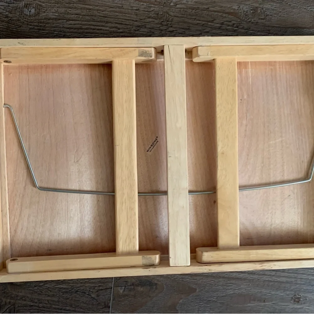 Foldable serving tray